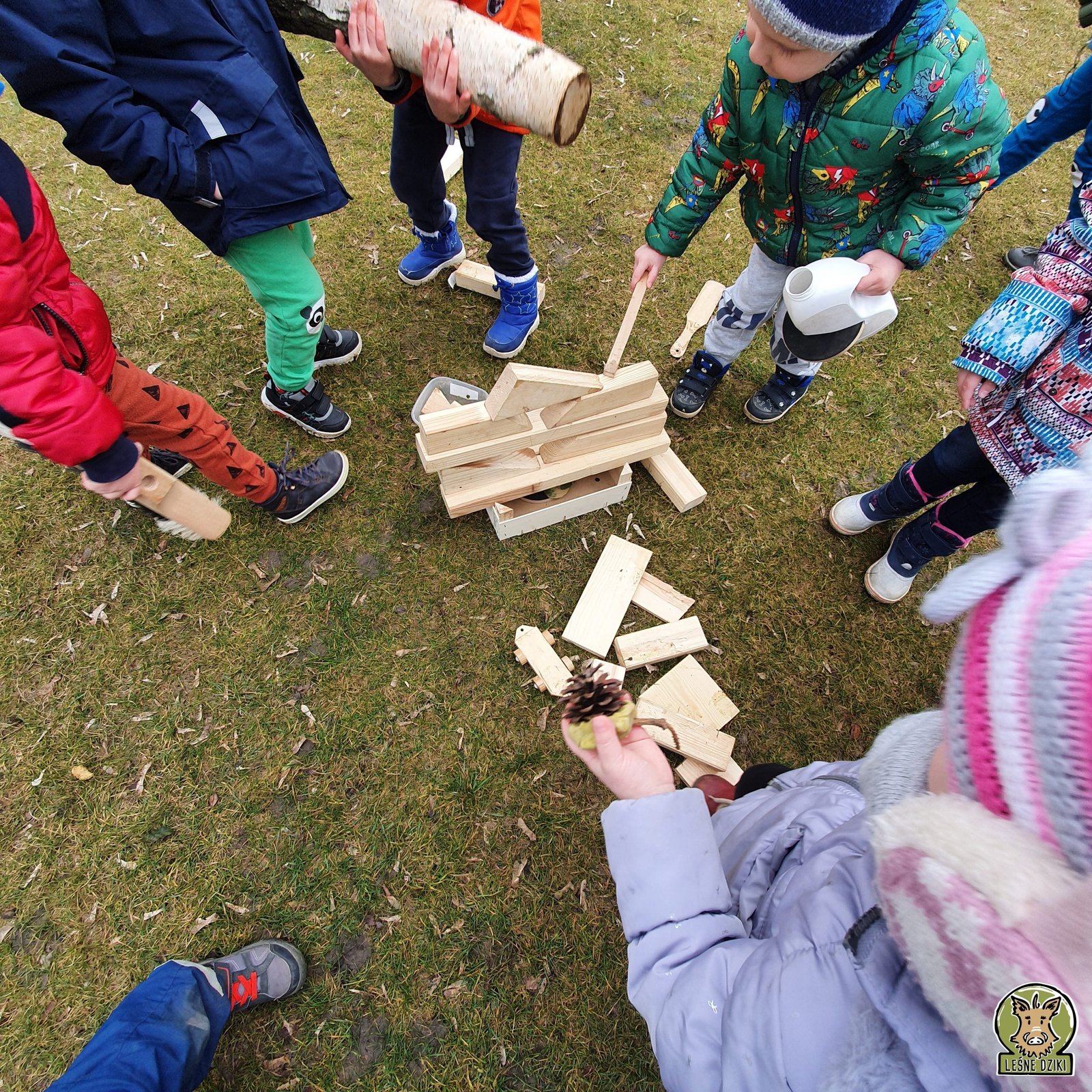 przedszkole_zajęcia_aktywność na dworze